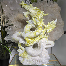 Lade das Bild in den Galerie-Viewer, XL Drachen Carving
