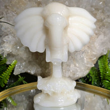 Lade das Bild in den Galerie-Viewer, Elefanten Carving
