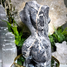 Lade das Bild in den Galerie-Viewer, Woman Body Carving
