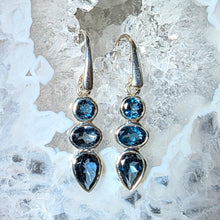 Lade das Bild in den Galerie-Viewer, Ohrringe London Blue Topaz Silber
