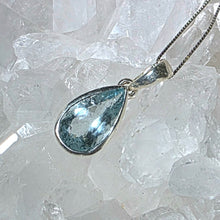 Lade das Bild in den Galerie-Viewer, Kettenanhänger Aquamarin facettiert Silber
