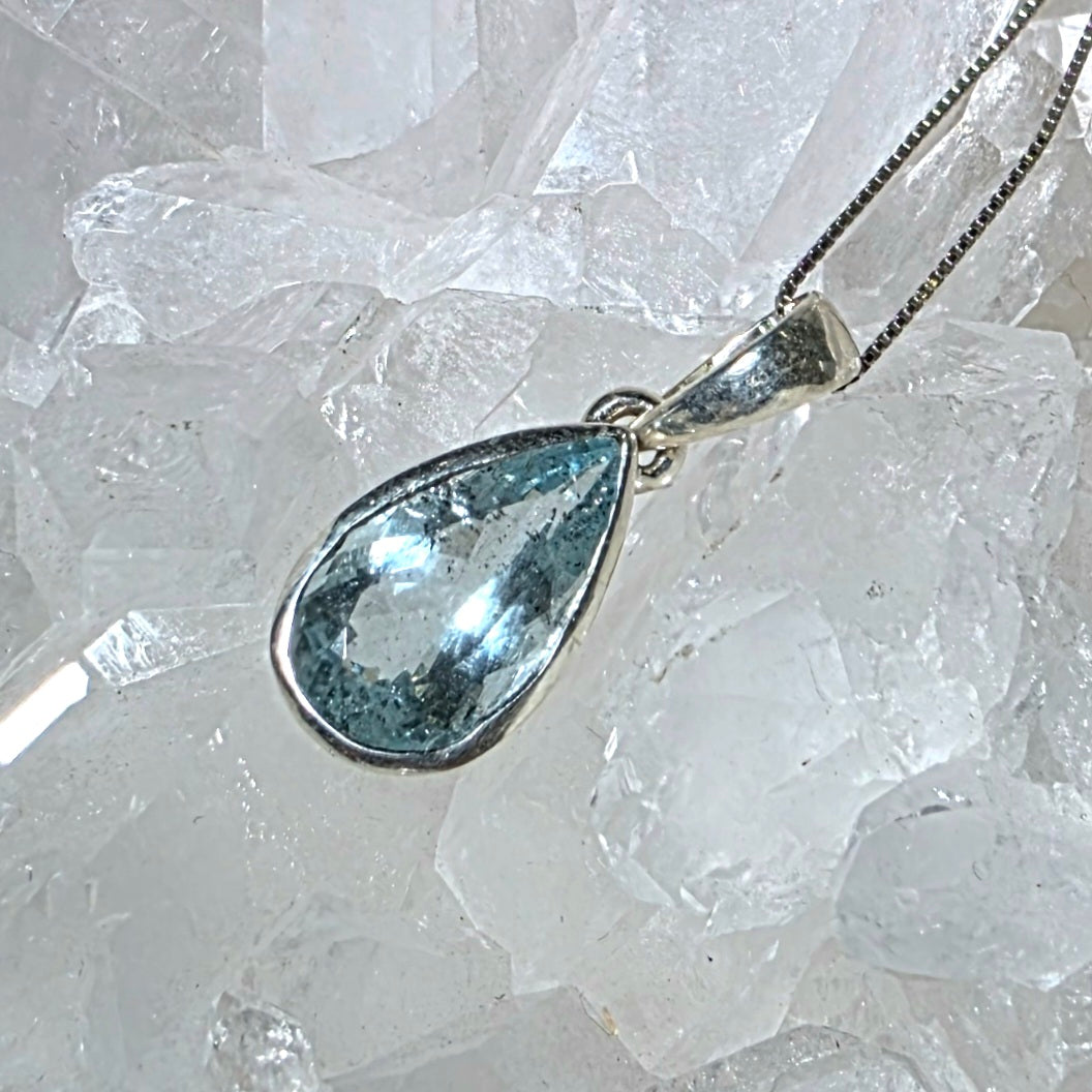 Kettenanhänger Aquamarin facettiert Silber