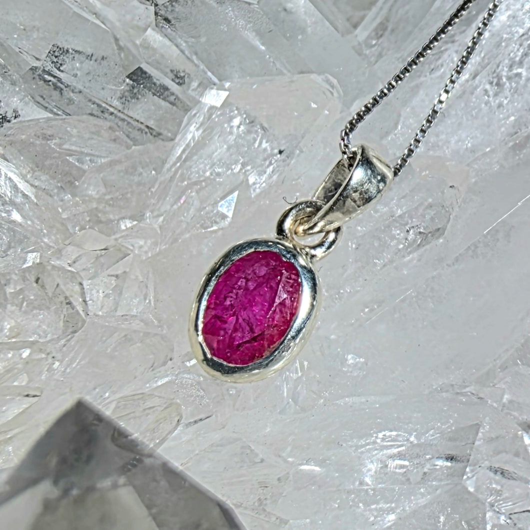 Kettenanhänger Rubin Silber