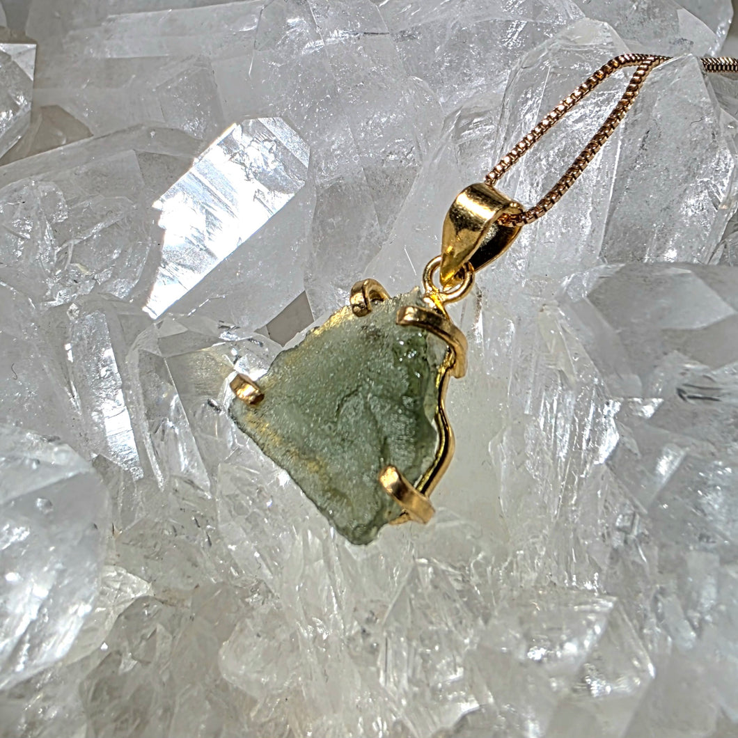 Kettenanhänger Moldavit Gold