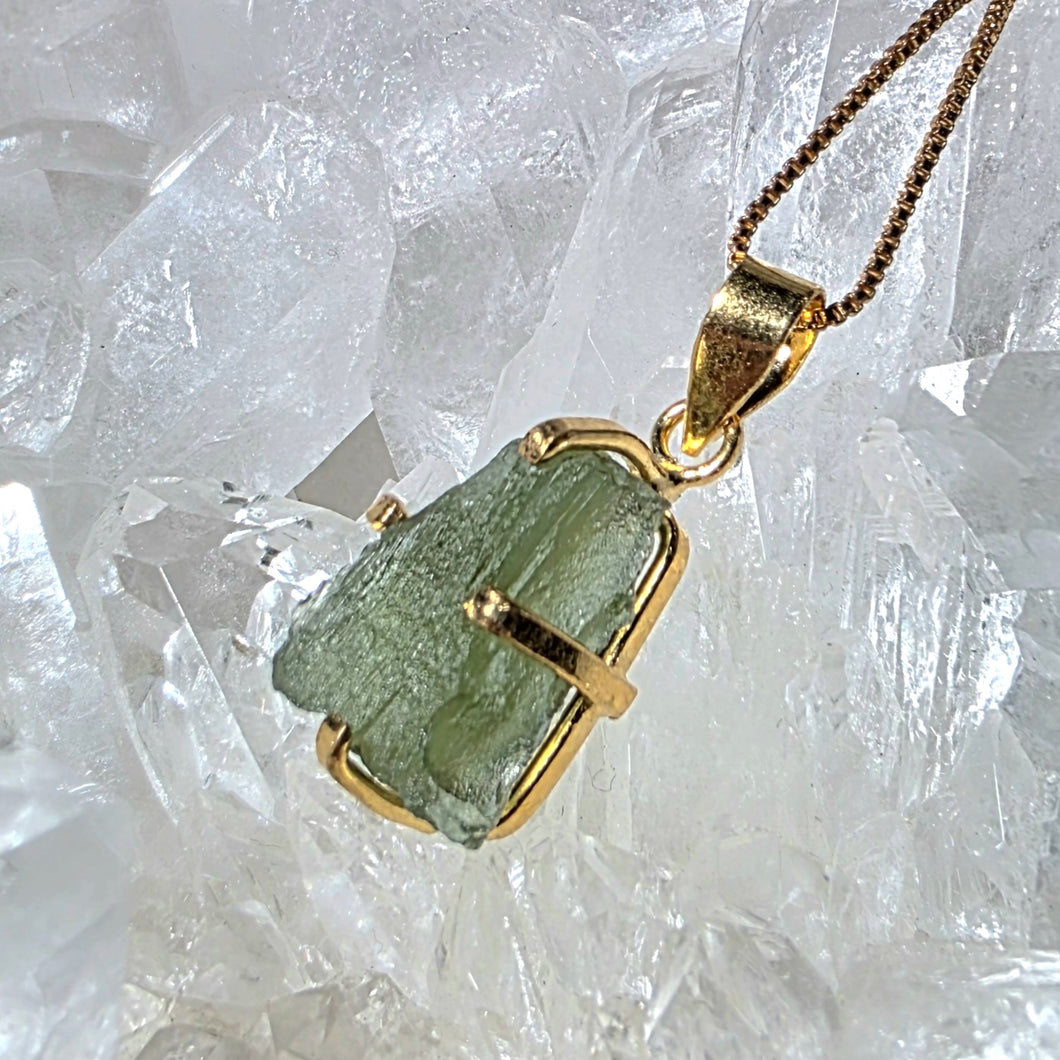 Kettenanhänger Moldavit Gold