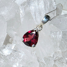 Lade das Bild in den Galerie-Viewer, Kettenanhänger Granat Silber
