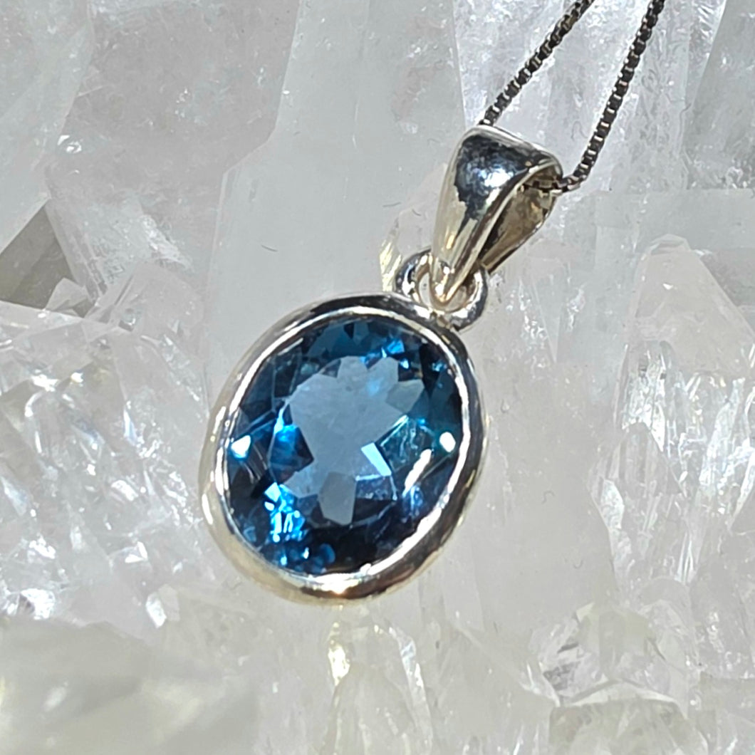 Kettenanhänger London Blue Topaz Silber