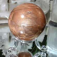 Lade das Bild in den Galerie-Viewer, Sonnenstein Mondstein Kugel mit Stand
