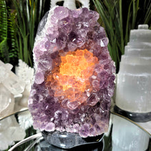 Lade das Bild in den Galerie-Viewer, Kristall-Lampe Amethyst
