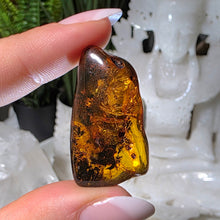 Lade das Bild in den Galerie-Viewer, Bernstein Trommelstein
