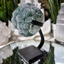 Lade das Bild in den Galerie-Viewer, Prasiolith Cluster auf Stand
