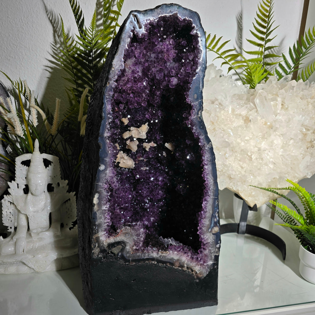 XXL Amethyst Kathedrale mit Zuckerkristallen und Calcitformationen