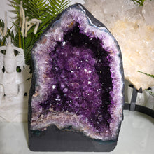 Lade das Bild in den Galerie-Viewer, XL Amethyst Kathedrale
