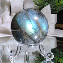 Lade das Bild in den Galerie-Viewer, Labradorit Kugel mit Stand
