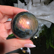 Lade das Bild in den Galerie-Viewer, Labradorit Kugel mit Stand

