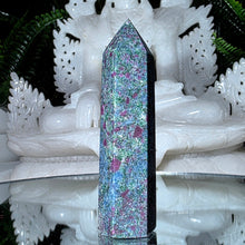 Lade das Bild in den Galerie-Viewer, Fuchsit mit Rubin Turm
