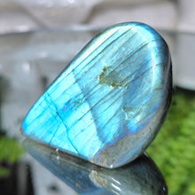 Lade das Bild in den Galerie-Viewer, High Quality Labradorit Freeform
