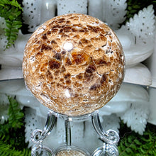 Lade das Bild in den Galerie-Viewer, Schokoladencalcit Kugel mit Stand
