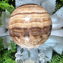 Lade das Bild in den Galerie-Viewer, Schokoladencalcit Kugel mit Stand
