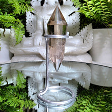 Lade das Bild in den Galerie-Viewer, Rauchquarz Vogel Cut auf Stand

