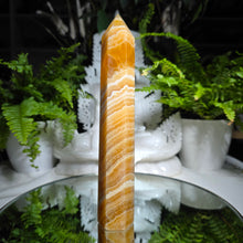 Lade das Bild in den Galerie-Viewer, Orangelcalcit Turm
