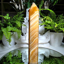 Lade das Bild in den Galerie-Viewer, Orangelcalcit Turm
