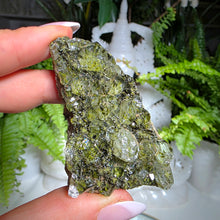Lade das Bild in den Galerie-Viewer, Glitzernder Wald Epidot &amp; Quarz
