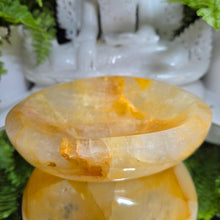 Lade das Bild in den Galerie-Viewer, Golden Healer Schale

