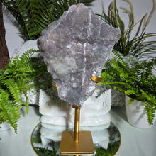 Lade das Bild in den Galerie-Viewer, XL Amethyst Prasiolith Cluster auf Stand
