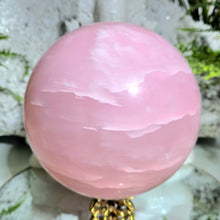 Lade das Bild in den Galerie-Viewer, XL Manganocalcit Kugel mit Stand
