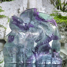 Lade das Bild in den Galerie-Viewer, Fluorit Drachen Carving
