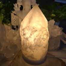 Lade das Bild in den Galerie-Viewer, Kristall-Lampe weißer Quarz
