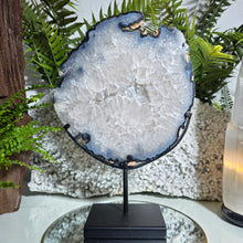 Lade das Bild in den Galerie-Viewer, XL Achat Portal mit Zuckerkristallen auf Stand
