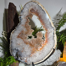 Lade das Bild in den Galerie-Viewer, Einzigartiges XXL Achat Portal mit rotierbarem Stand
