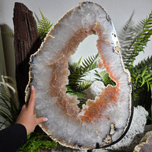 Lade das Bild in den Galerie-Viewer, Einzigartiges XXL Achat Portal mit rotierbarem Stand
