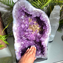 Lade das Bild in den Galerie-Viewer, XL Amethyst Calcit Kathedrale
