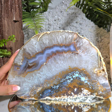 Lade das Bild in den Galerie-Viewer, Achat auf Stand
