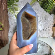 Lade das Bild in den Galerie-Viewer, Großer Achat Druzy Turm
