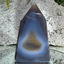 Lade das Bild in den Galerie-Viewer, Großer Achat Druzy Turm
