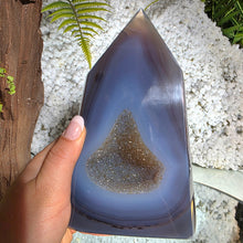Lade das Bild in den Galerie-Viewer, Großer Achat Druzy Turm
