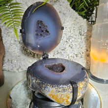 Lade das Bild in den Galerie-Viewer, Einzigartige Achat Schmuck Schatulle
