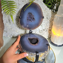Lade das Bild in den Galerie-Viewer, Einzigartige Achat Schmuck Schatulle

