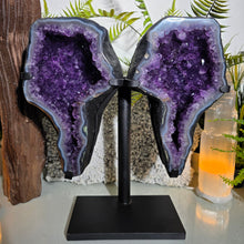 Lade das Bild in den Galerie-Viewer, XXL Amethyst Flügel Paar auf Stand
