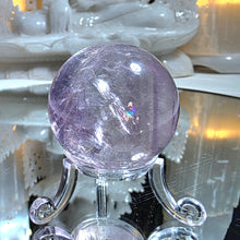 Lade das Bild in den Galerie-Viewer, High Quality Amethyst Kugel mit Phantom
