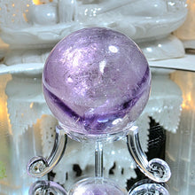 Lade das Bild in den Galerie-Viewer, High Quality Amethyst Kugel mit Phantom
