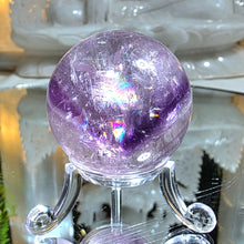 Lade das Bild in den Galerie-Viewer, High Quality Amethyst Kugel mit Phantom
