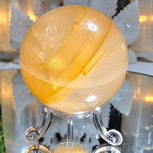 Lade das Bild in den Galerie-Viewer, High Quality Golden Healer Kugel mit Stand
