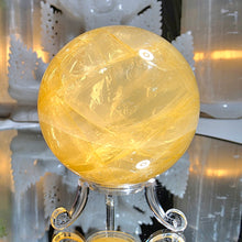 Lade das Bild in den Galerie-Viewer, High Quality Golden Healer Kugel mit Stand
