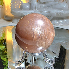 Lade das Bild in den Galerie-Viewer, Sonnenstein Mondstein Kugel mit Stand

