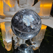 Lade das Bild in den Galerie-Viewer, Larvikit Kugel (Norwegischer Mondstein) mit Stand
